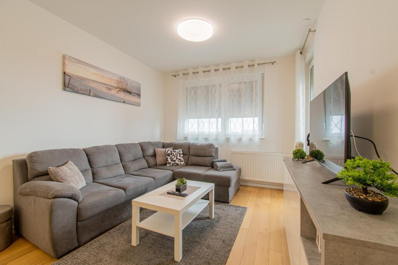 Flexible Selfcheckins 42 - Zagreb - Luxury - Garage Parking - Loggia - Brand New Apartment Exterior foto