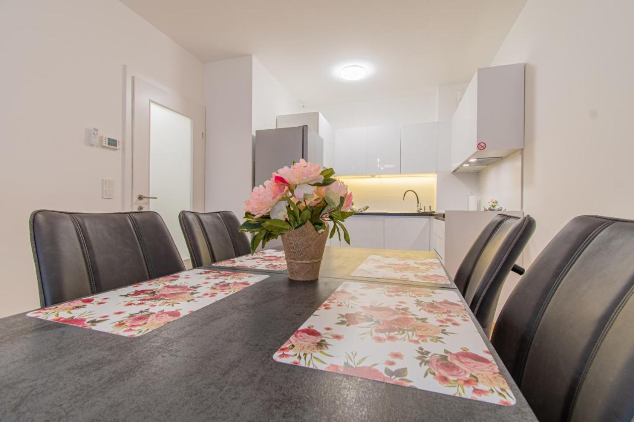 Flexible Selfcheckins 42 - Zagreb - Luxury - Garage Parking - Loggia - Brand New Apartment Exterior foto
